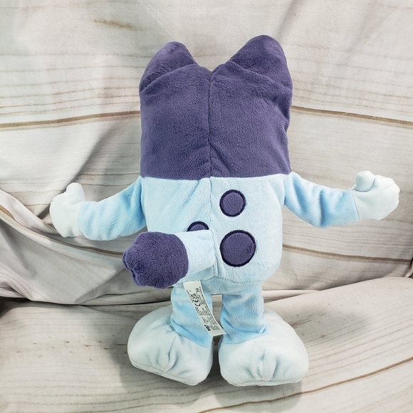 Bluey Dance And Play Interactive Animated Plush Toy 12 Inch - Picture 8 of 11